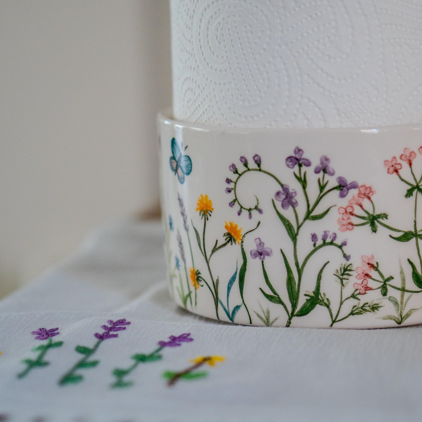 Paper Towel Holder - Flower Dopamine Decor, Freestanding Paper Towel Stand, Ceramic Paper Roll Holder