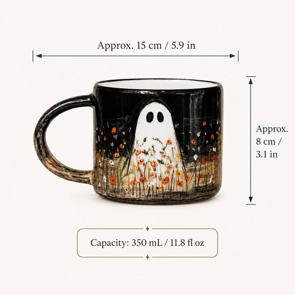 Size guide for the glossy black ghost Halloween mug: hand-painted white ghost and orange wildflowers on ceramic, with dimension arrows showing approximately 15 cm width, 8 cm height and 350 ml capacity.