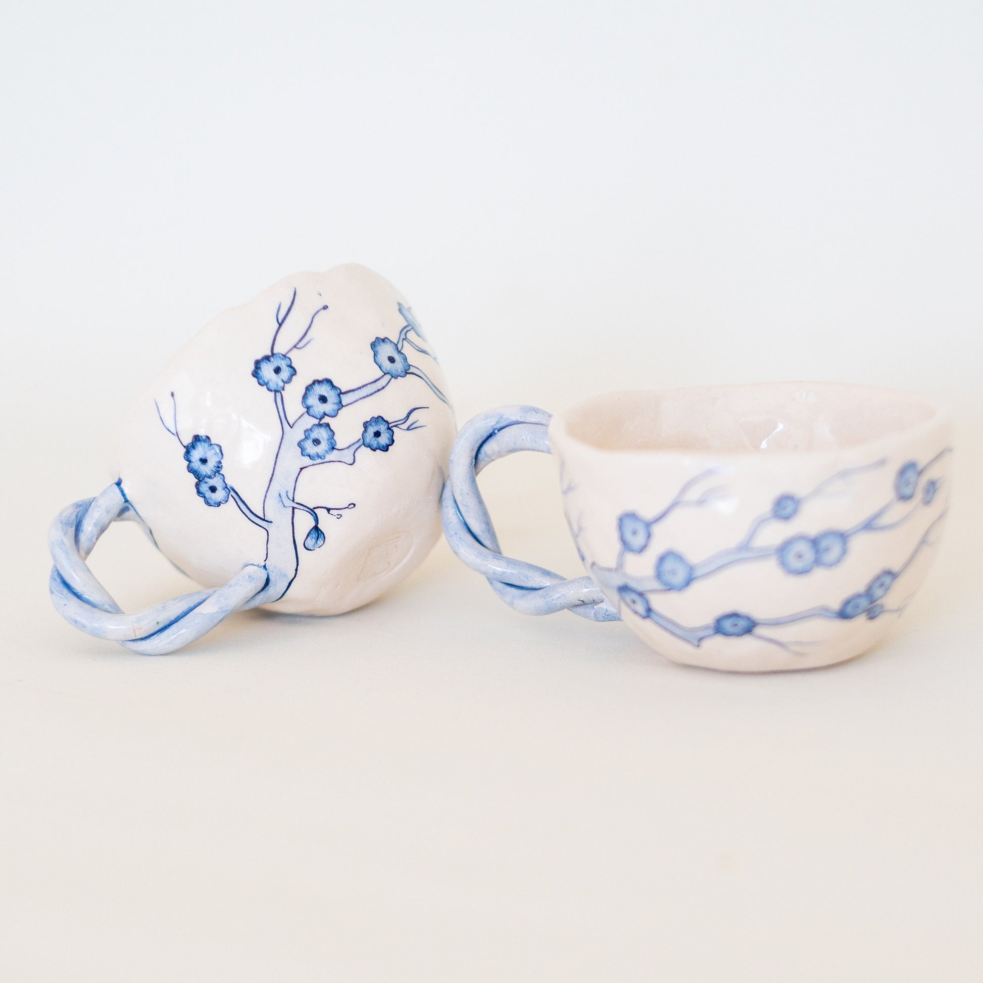 ming era blu white decorated coffee cup