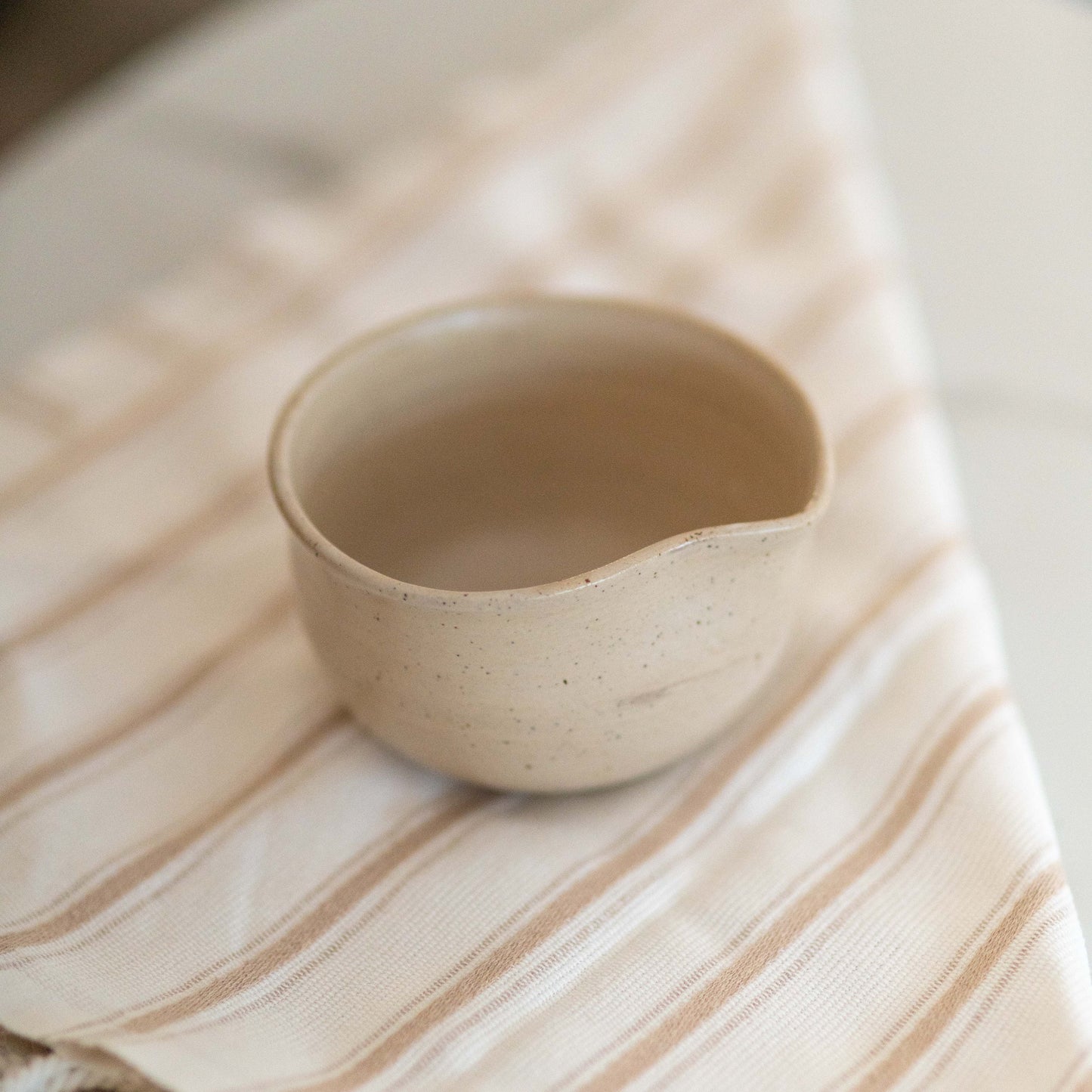 Handmade Ramen Bowl - Authentic Stoneware Bowl for Noodle Lovers