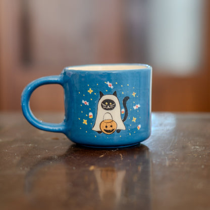 Black Cat Halloween Mug – Handmade Ceramic Coffee Mug, Spooky Witch Cat Cup with Pumpkin, Unique Halloween Gift for Cat Lovers