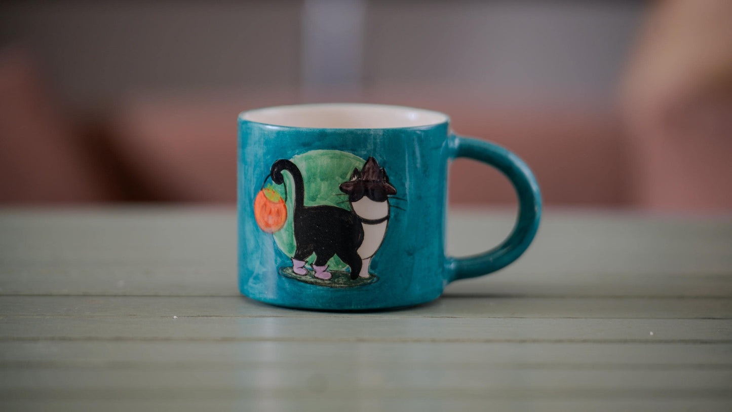 Black Cat Halloween Mug – Handmade Ceramic Coffee Mug, Spooky Witch Cat Cup with Pumpkin, Unique Halloween Gift for Cat Lovers