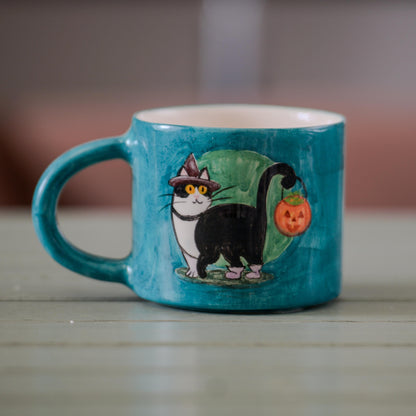 Black Cat Halloween Mug – Handmade Ceramic Coffee Mug, Spooky Witch Cat Cup with Pumpkin, Unique Halloween Gift for Cat Lovers