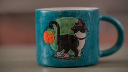 Black Cat Halloween Mug – Handmade Ceramic Coffee Mug, Spooky Witch Cat Cup with Pumpkin, Unique Halloween Gift for Cat Lovers