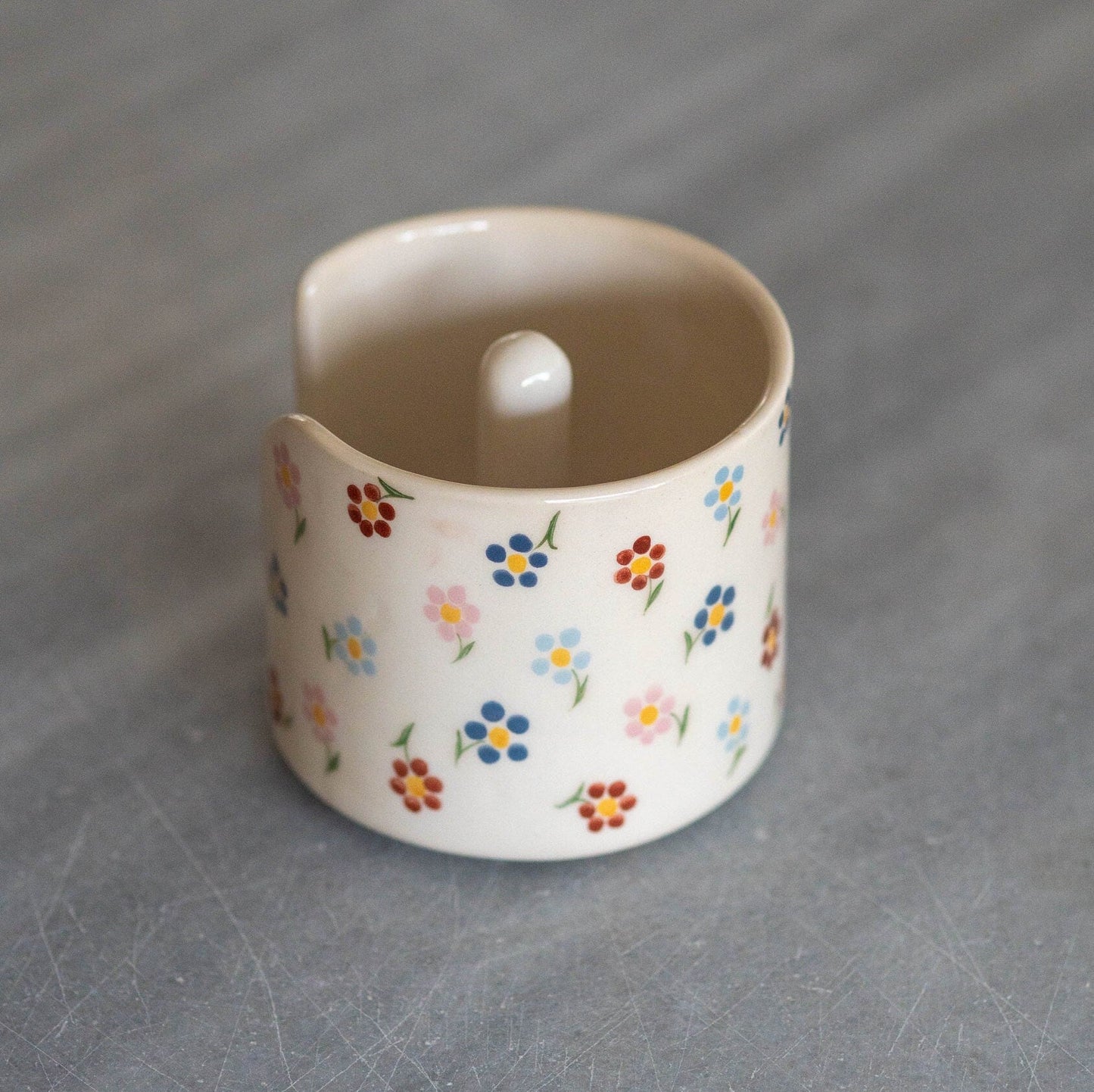 Toilet Paper Holder, Ceramic Toilet Roll Holder, Minimal Flowers Bathroom Decor
